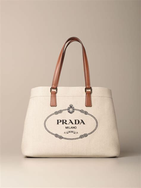 prada borse a spalla con scritta marchiata|borse a spalla prada.